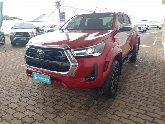 TOYOTA HILUX 2.8 D-4D TURBO DIESEL CD SRX PLUS 4X4 AUTOMÁTICO